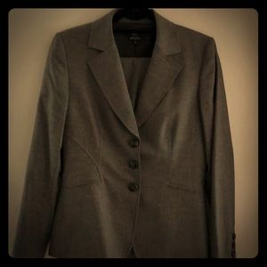 Barely worn Tahari pant suit